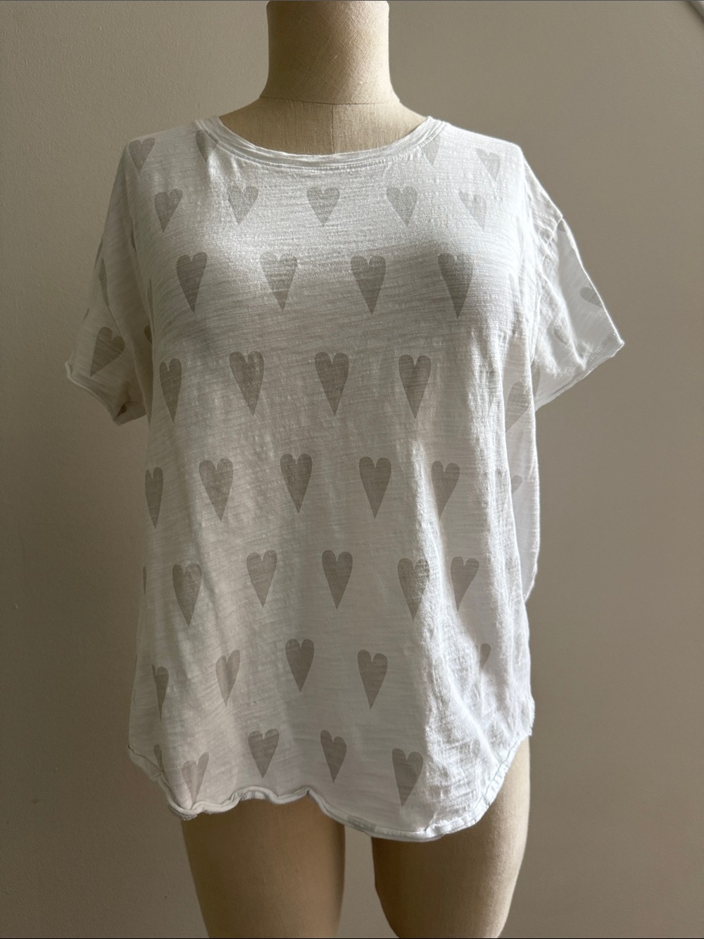 Lisa Todd White Short Sleeve Tee Gray Heart Print Medium Super Cute 🩶